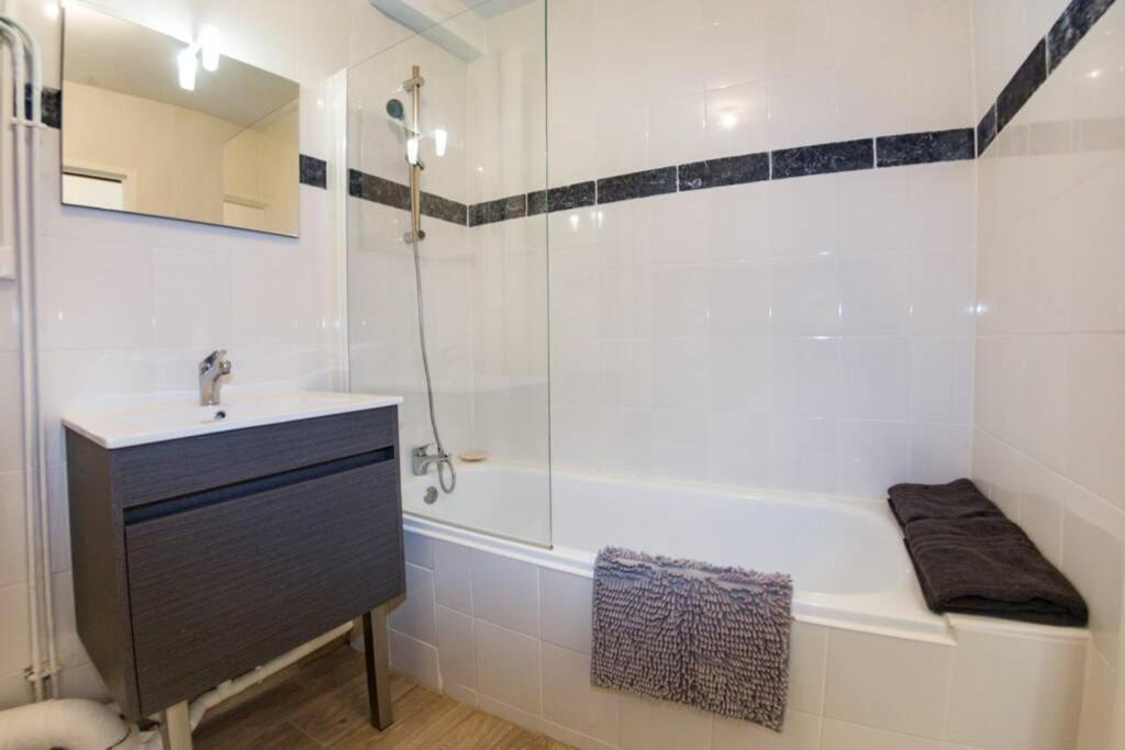 L'Escale - Topdestination-Bourg - Centre Ville - Classe 3 Etoiles Ngoại thất bức ảnh